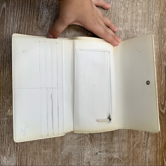 Chanel Off White Quilted Clutch Wallet. - Picture 7 of 8